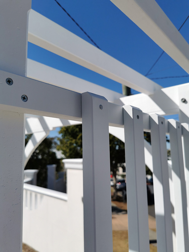 The screening has been made from external H3 Treated Timber.