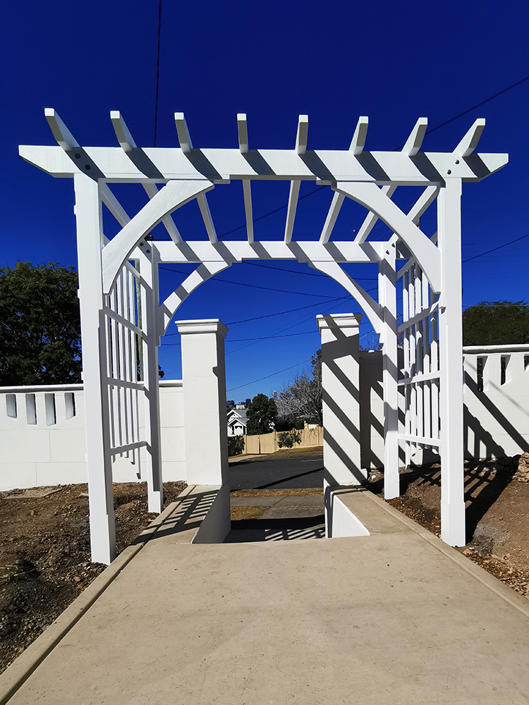 This entrance arbour stretches across the stairs and frames the entrance to this orginal queenslander home.