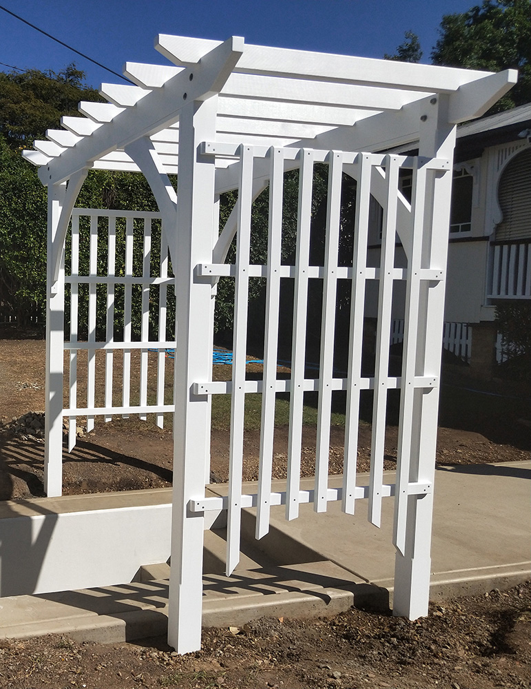 The side screening has been designed to match the residence.