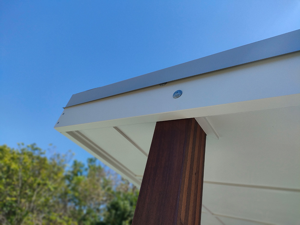 The skillion roof provide a great look for this pool Cabana. A nice and clean appearance with full flashings privide a nice finish for the roof.