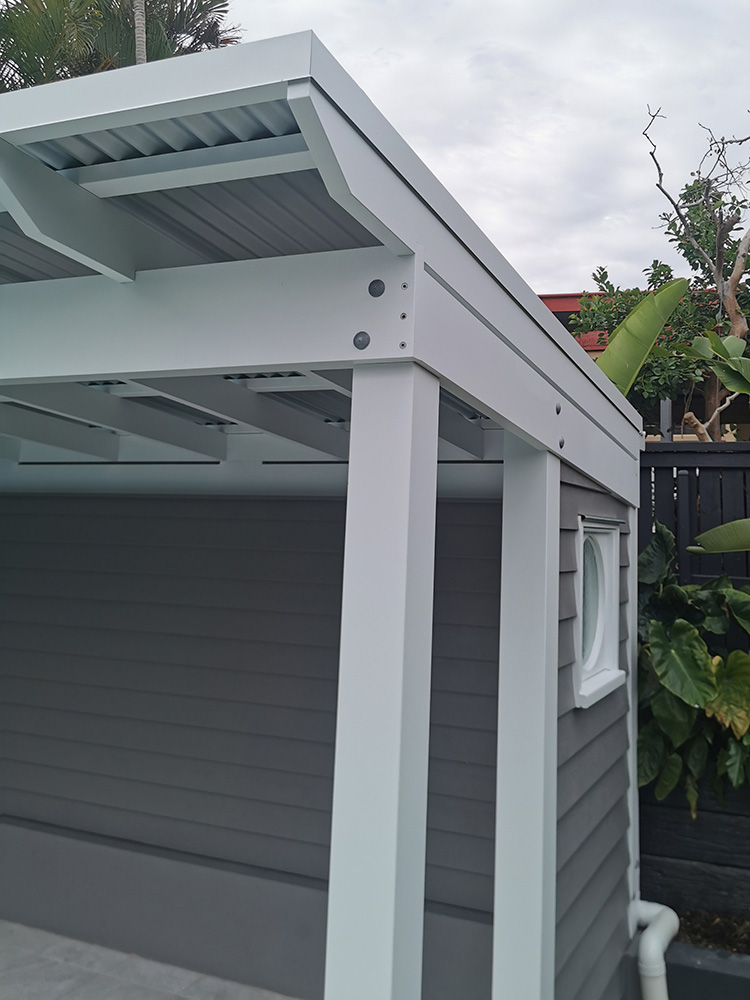 This Pool Cabana has been designed with a roof style of a Pergola with a front cantilever overhang. The modern style looks great with the beams set onto a post ledge.