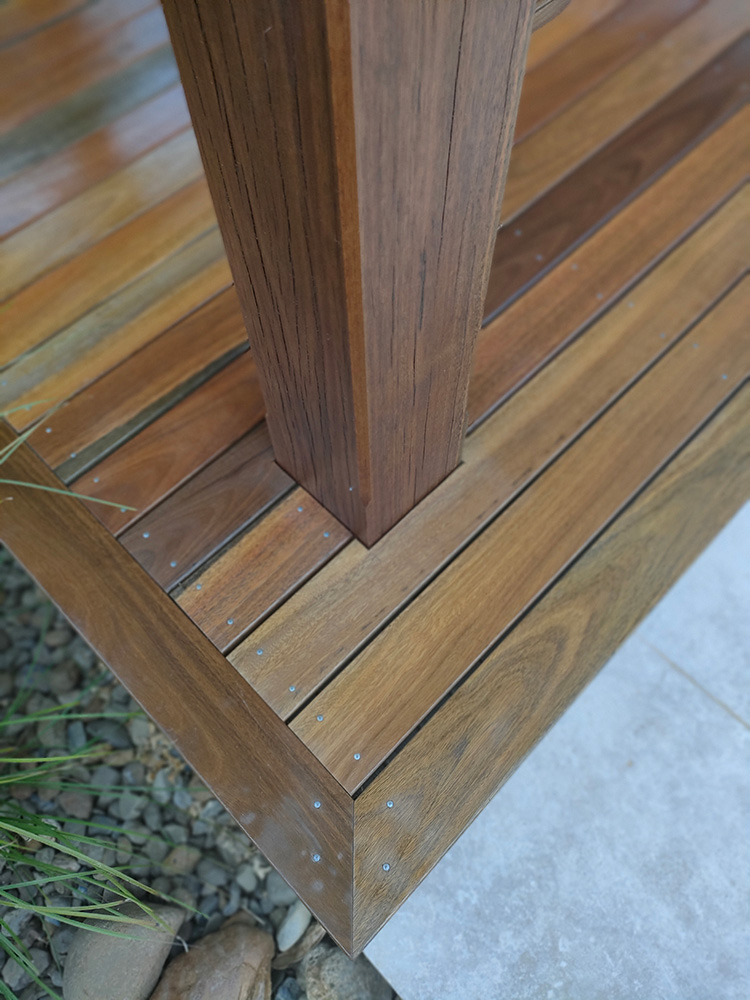 The Solid Spotted Gum posts look fantastic with the Spotted Gum decking. The decking has been hand cut around the posts for a fantastic finish.