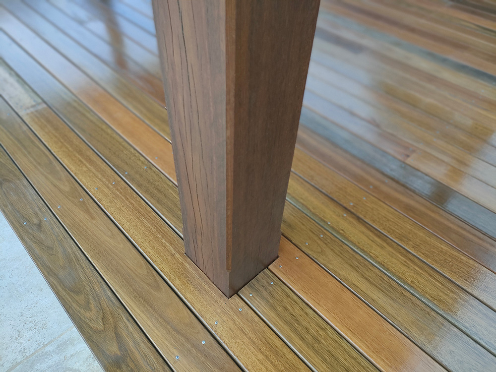 The Solid Spotted Gum posts look fantastic with the Spotted Gum decking. The decking has been hand cut around the posts for a fantastic finish.