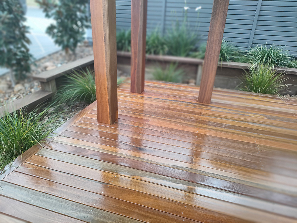 The Solid Spotted Gum posts look fantastic with the Spotted Gum decking. The decking has been hand cut around the posts for a fantastic finish.