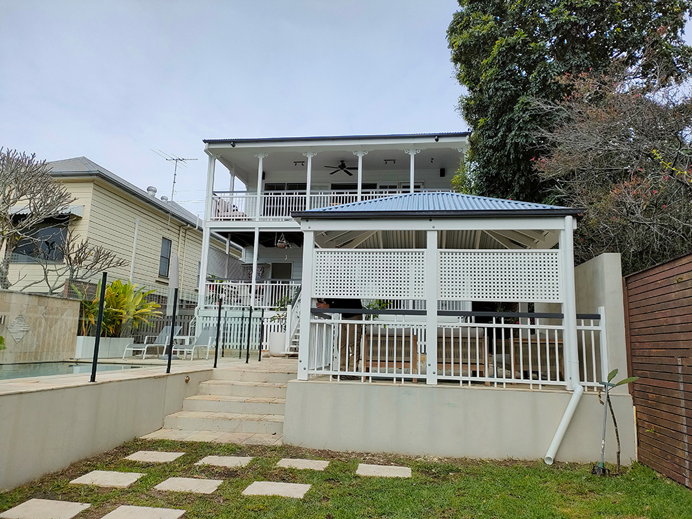 In the building and design of this Gazebo we were very particular to ensure that the lattice panels, the handrail and the post details matched exactly with the renovated Queenslander.