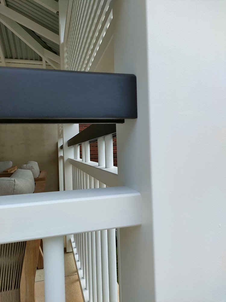 Here you can view the handrail balustrading and how exactly it fits in place with a flawless finish.