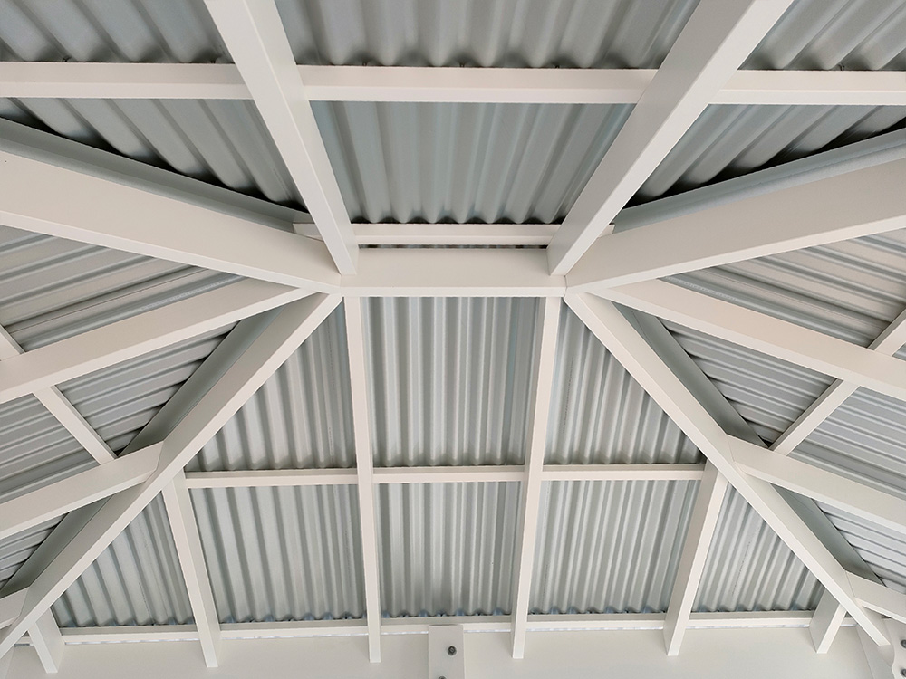 All fixings have been hidden on the ceiling and it has a clean and flawless appearance.