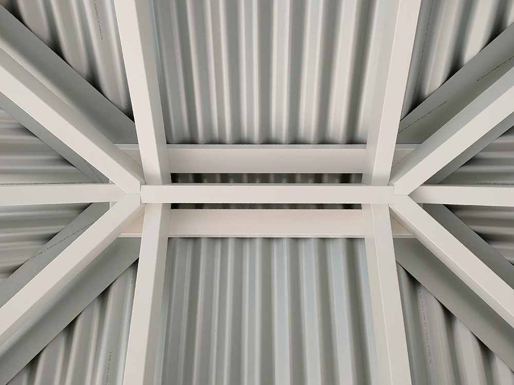 All fixings have been hidden on the ceiling and it has a clean and flawless appearance.