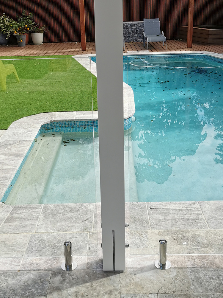 The 135 x 135 Pine Posts look fantastic on this Gazebo. They posts have been exactly placed between the existing frameless glass. We have measured and built the Gazebo to fit very precisley in this position.