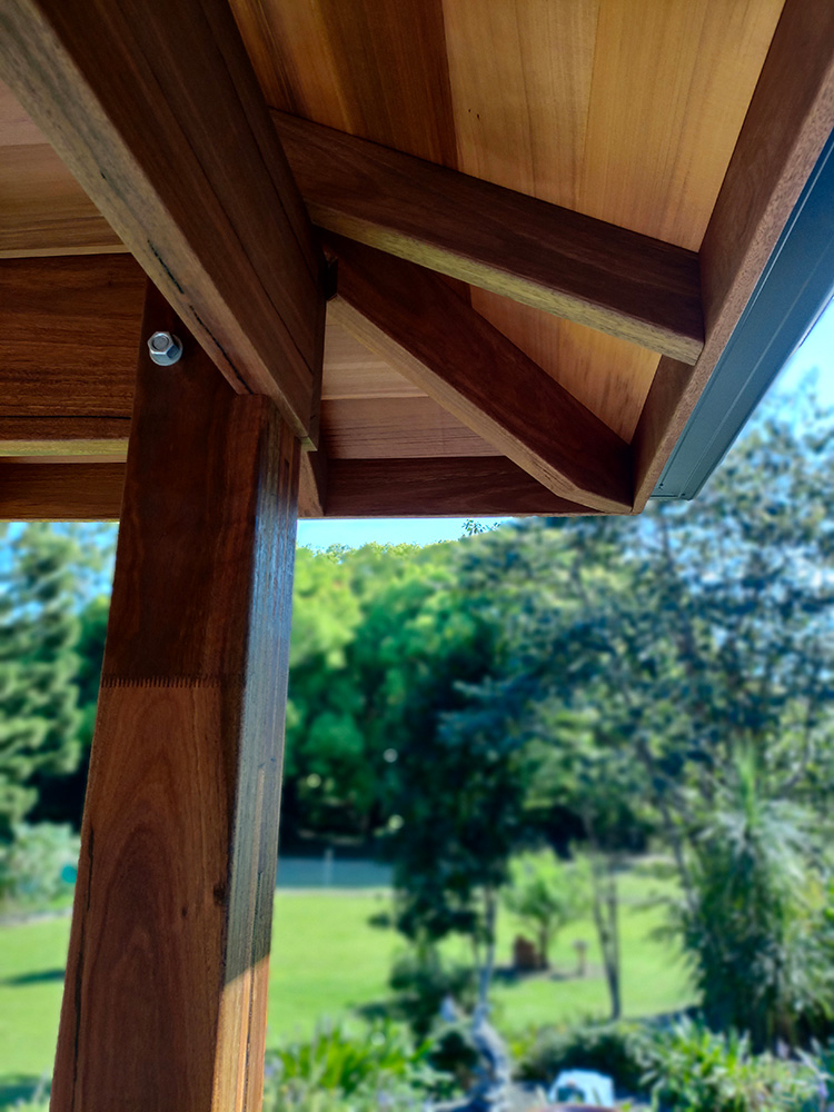 This Gazebo features a 400 mm overhang, it looks great on this size of Gazebo.