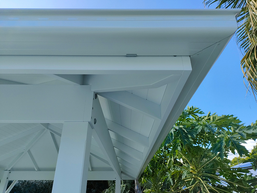 This Gazebo has an approx over hang of 450 with fascia and full wrap around gutter. The finish of every element is set precisly.