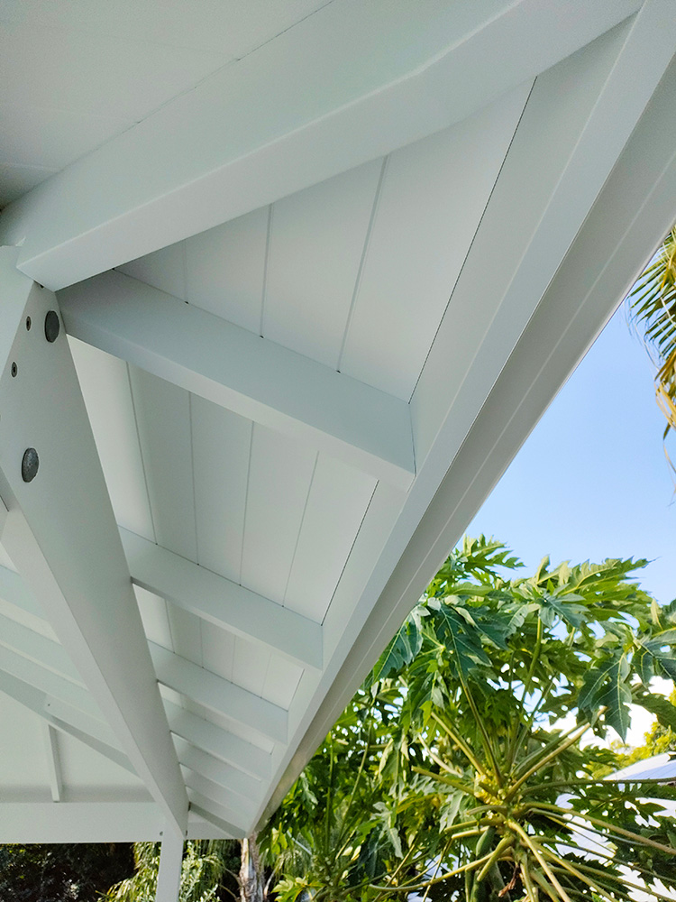 This Gazebo has an approx over hang of 450 with fascia and full wrap around gutter. The finish of every element is set precisly.