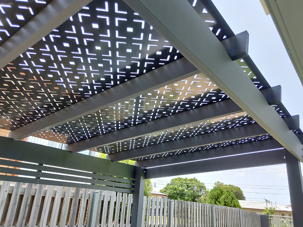 The pattern has been set to be to be seamless across all panels.