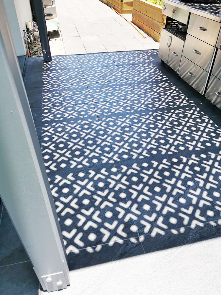 The Aluminium Decorative Screening creates a beautiful pattern on the ground and surrounds and provides and generous and delicate amount of patterns, sunshine and shade for this area.