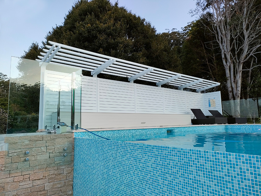 The Cantilever Pergola finishes off this area of the pool nicely creating a lovely seating area at the end of the pool.