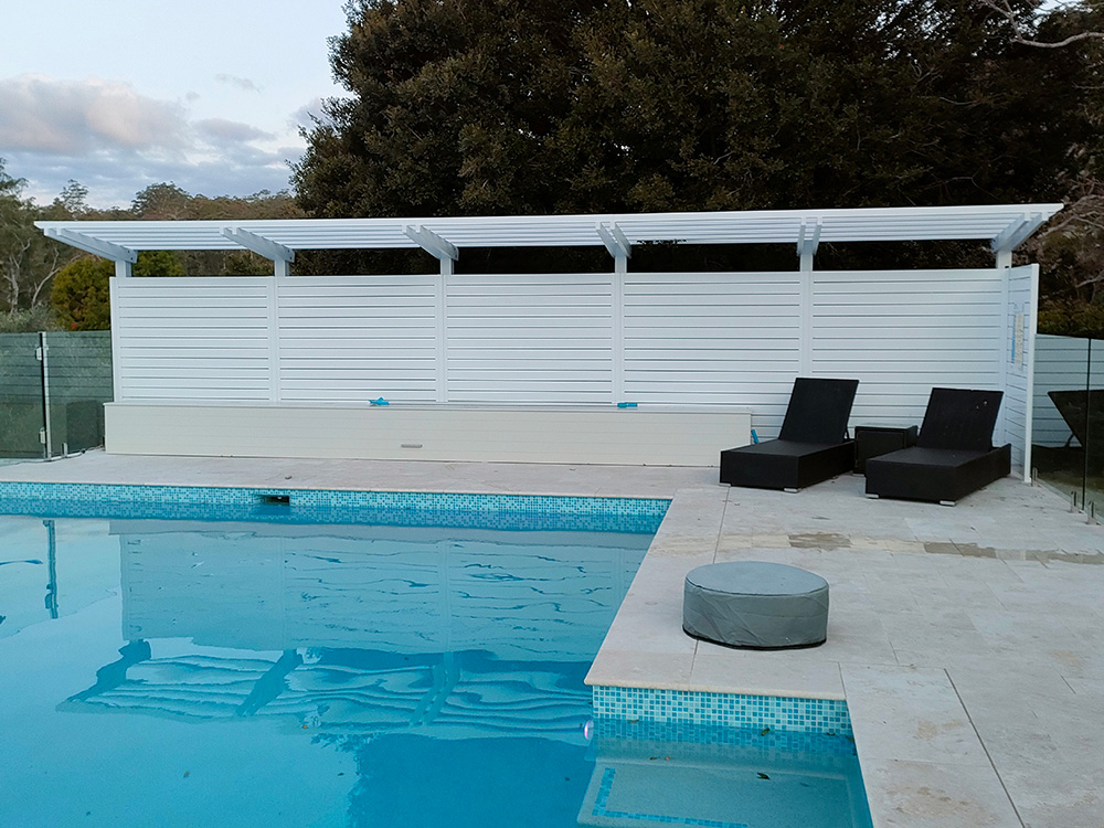 The Cantilever Pergola posts have been set to line up with the screening fence.