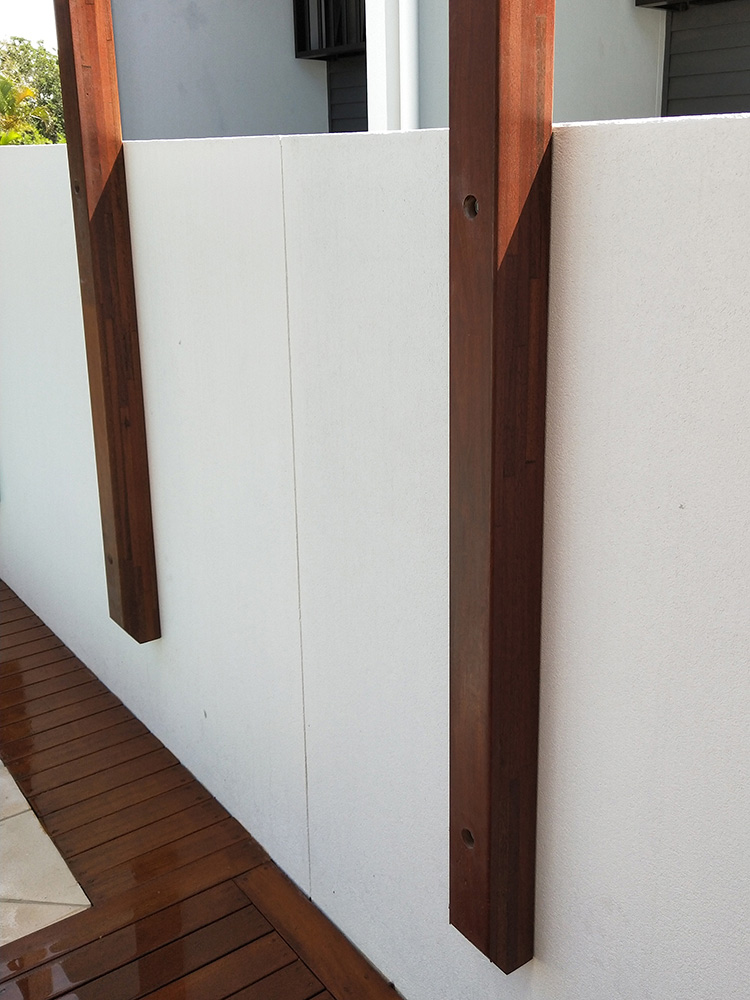 The Spotted Gum laminated hardwood posts have been attached to the bessa block rendered wall.