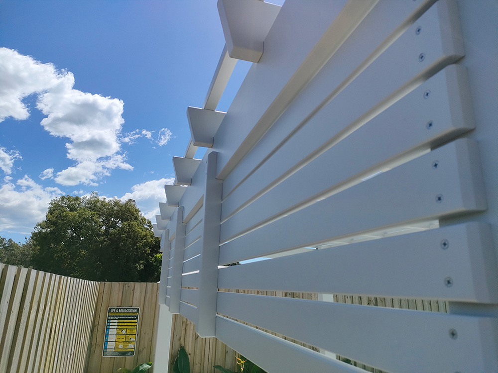 We add stays at the back of the screening, this allows the screening to stay straight without any drooping in the middle.