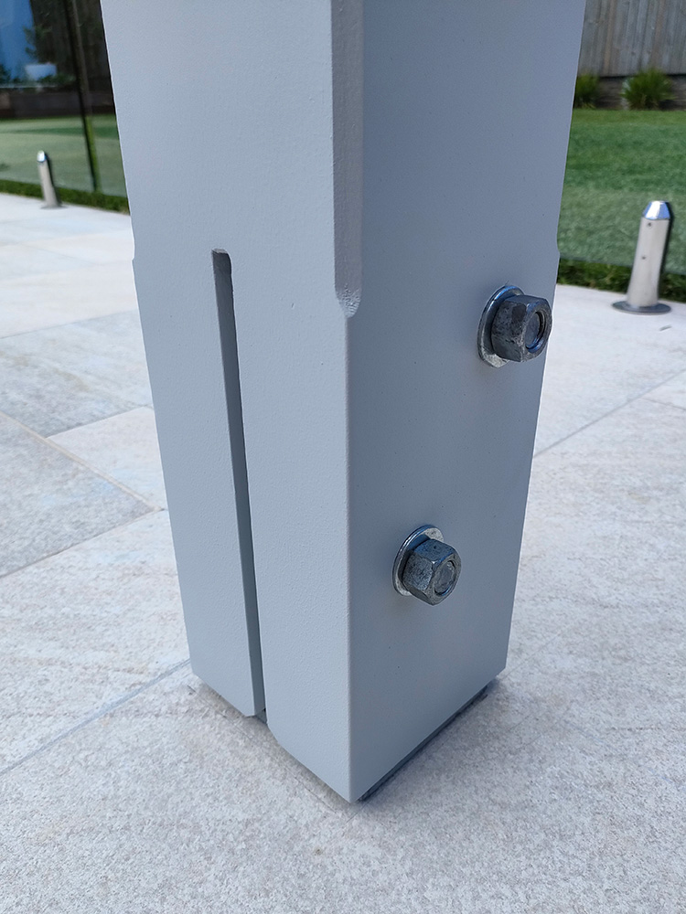 This is the back view of the knife plate post bracket and you can see the nuts on the rear side. This has created a nice and clean presentation for the bracket.