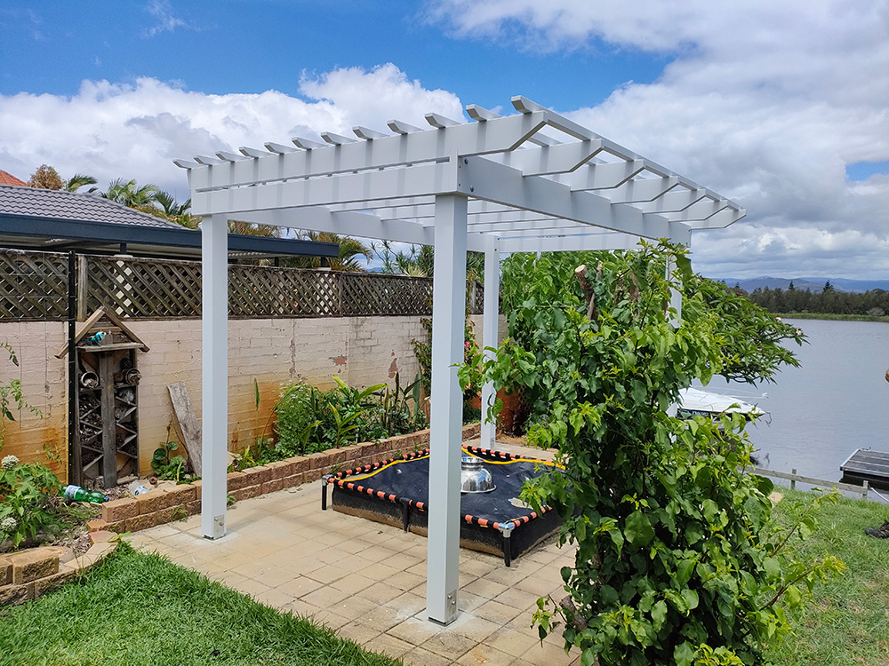 This Pergola has been set on an existing entertainment area and overlooks the Canal in Clear Island Waters on the Gold Coast.