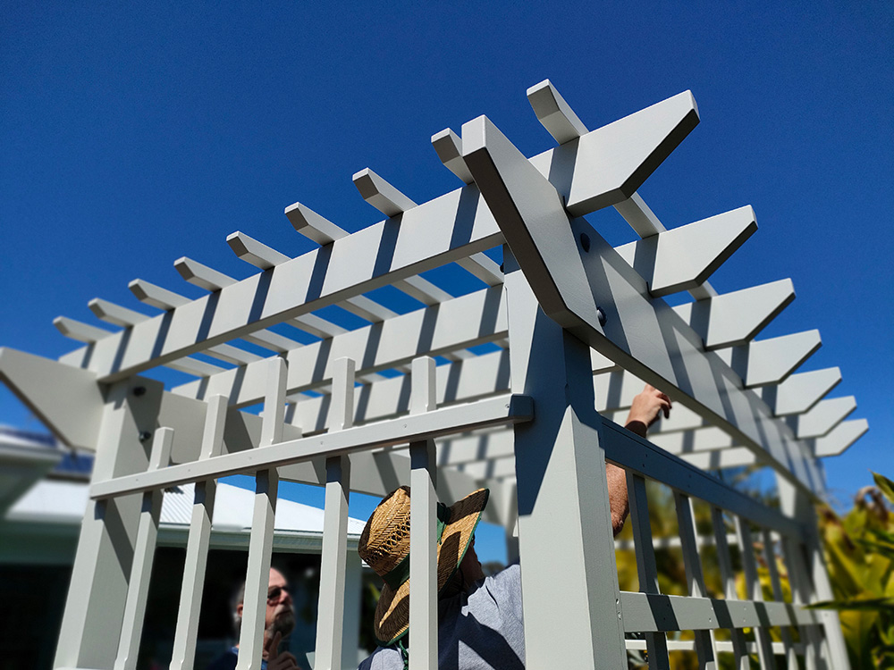 The splayed Pergola profile has been selected for this Pergola and this traditional style looks just perfect.