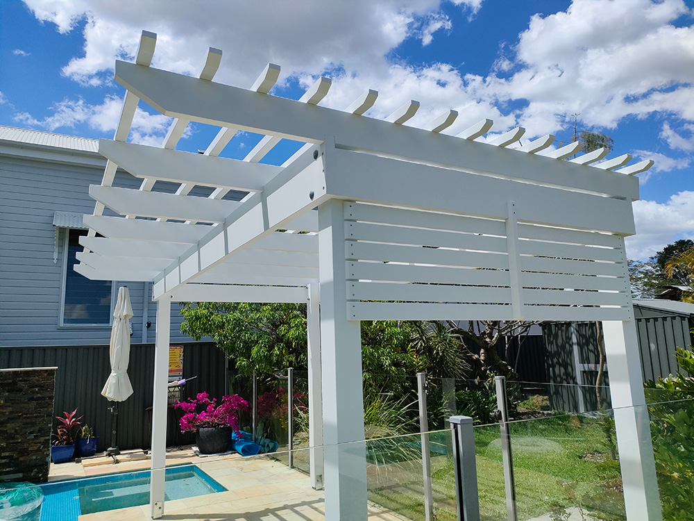 The front overhang on this style of Pergola looks great an provides a bit of extra shade as it stretches out of the front.
