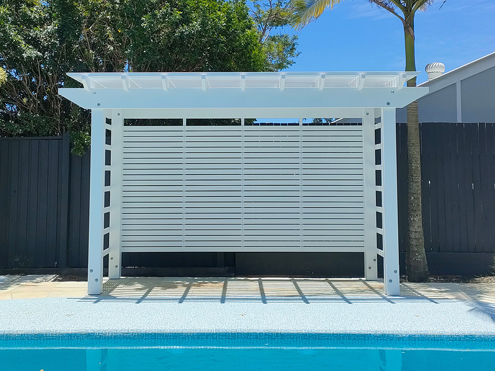 The full screening on the back of this Pergola looks great.