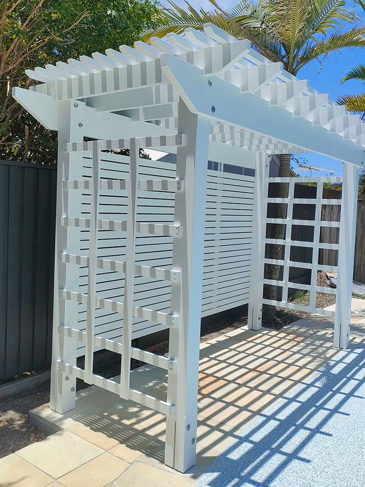 The side screening looks great on either side of this Pergola.