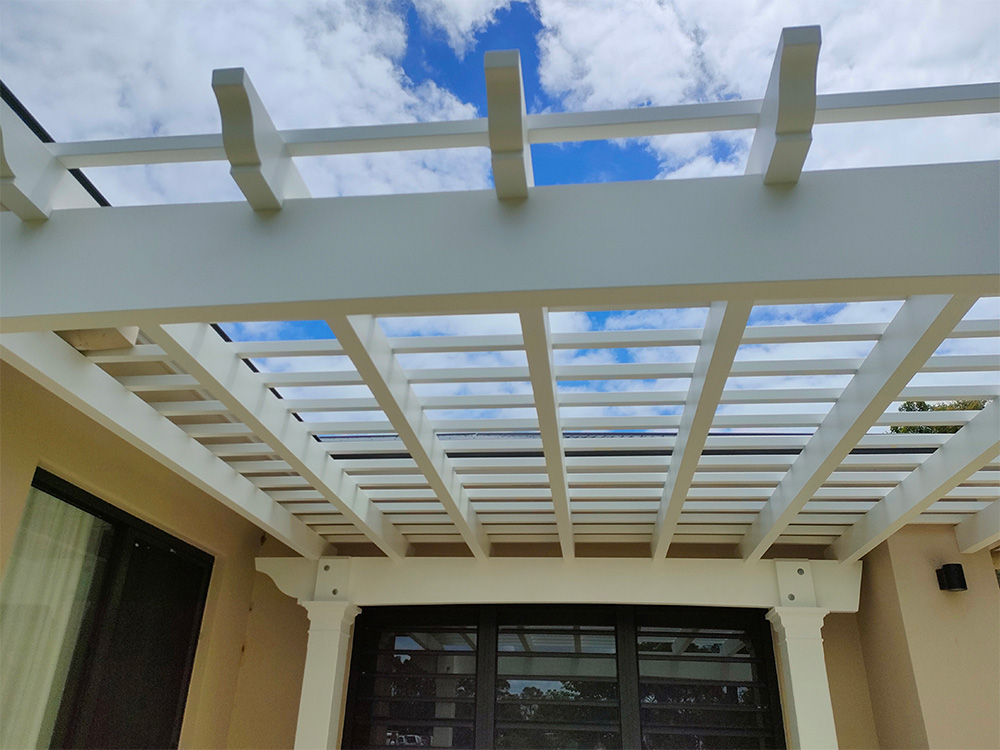 The larger 65 mm timber that has been used for the rafters looks fantastic. The back beam frames the window nicely.