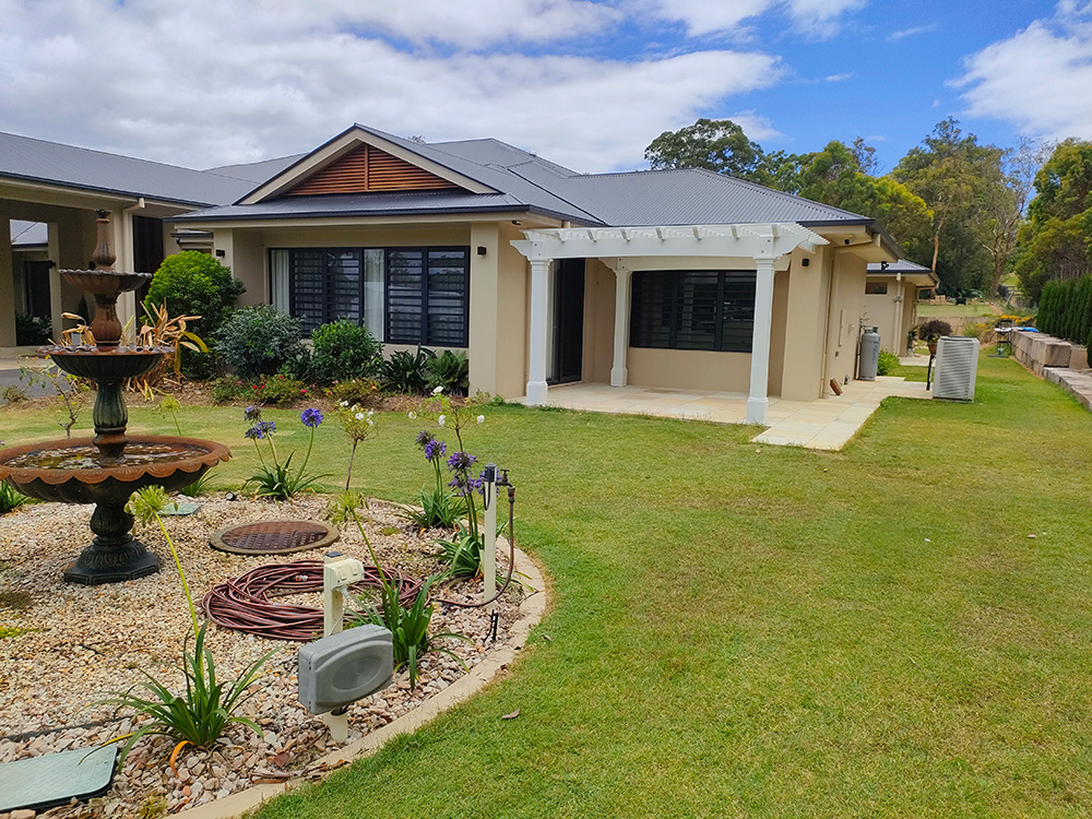 This Pergola is set into the corner of the house and it fills the area perfectly as well as complimenting the residence beautifully.