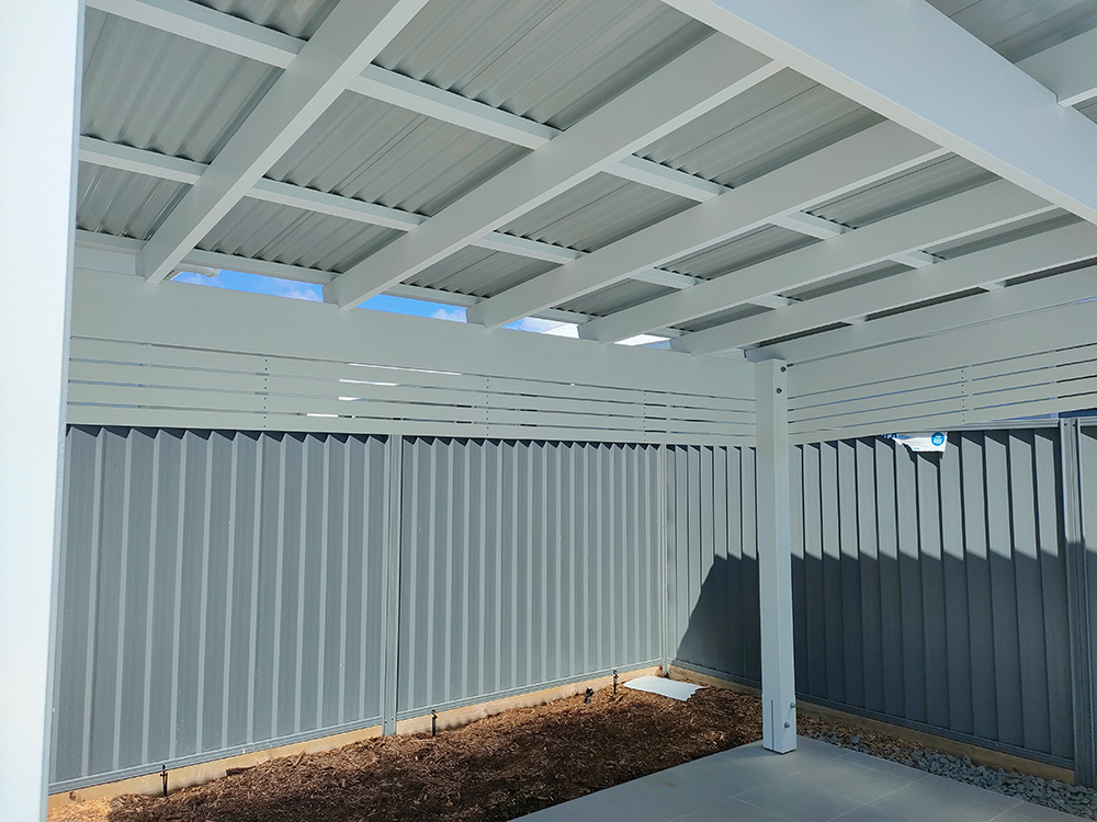 The colorbond shows through the exposed rafters and battens and it looks nice and clean.