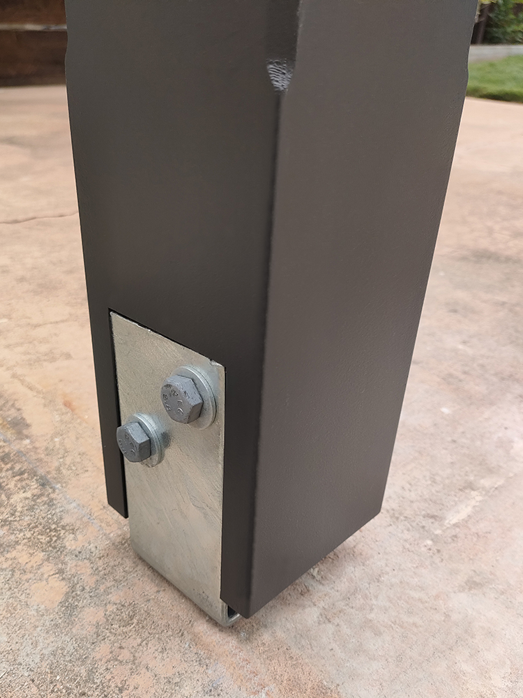 Saddle Post Brackets have been routered into the posts for a premium finish.