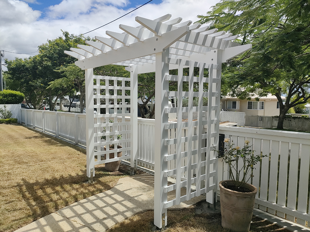 Beautiful Side Screening on this Entrance Arbour