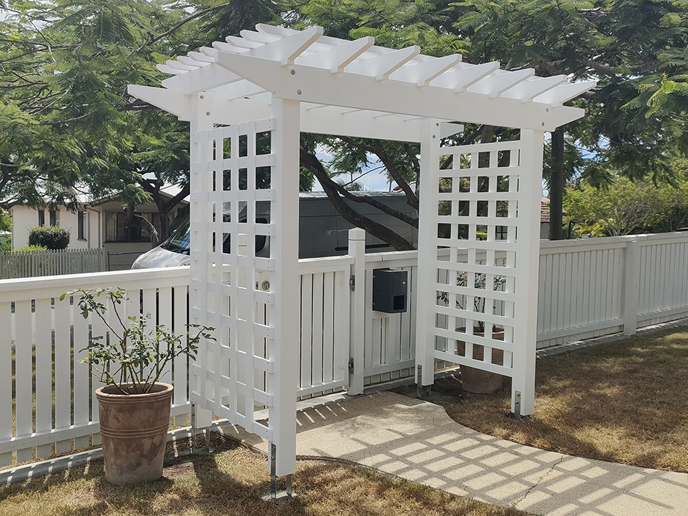 Beautiful Side Screening on this Entrance Arbour