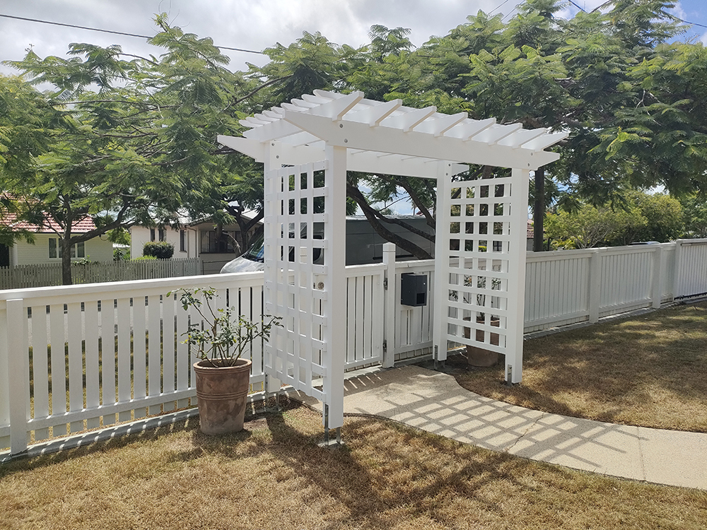 Beautiful Side Screening on this Entrance Arbour