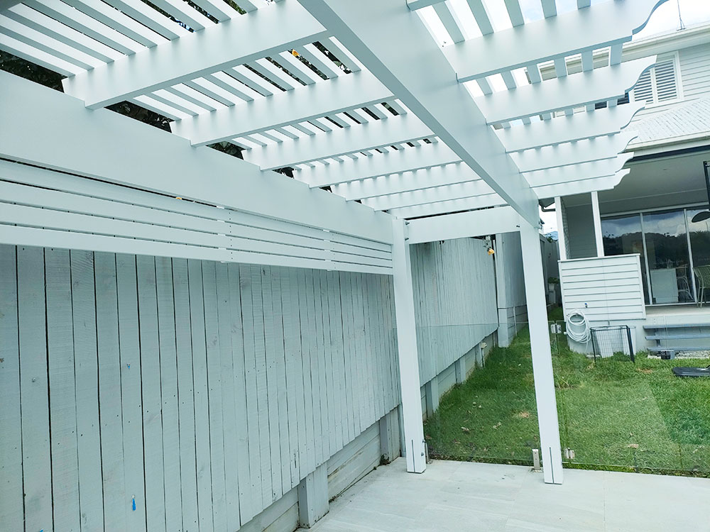 Tightly spaced Battens create more shade for the sitting area.
